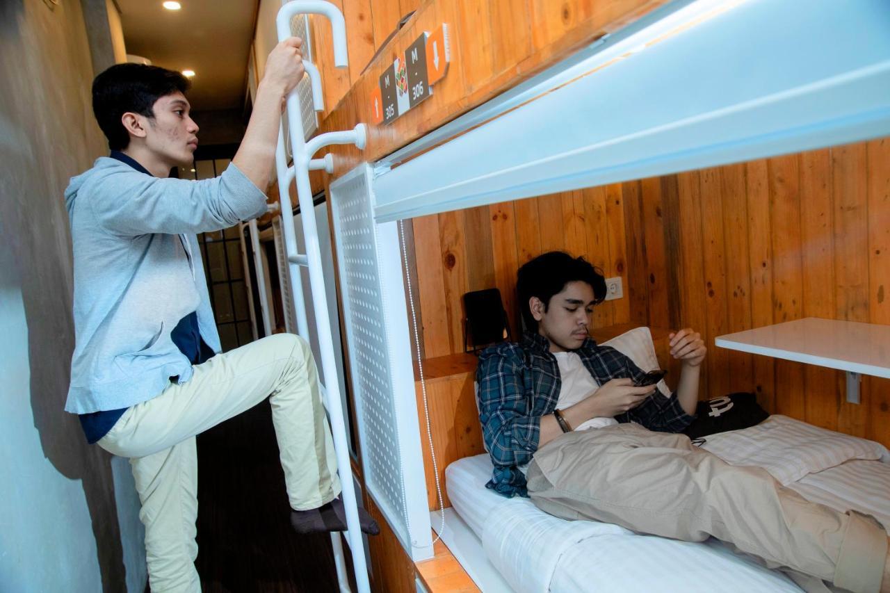 Auberge de jeunesse Tuju Arteri Pods à Jakarta Extérieur photo